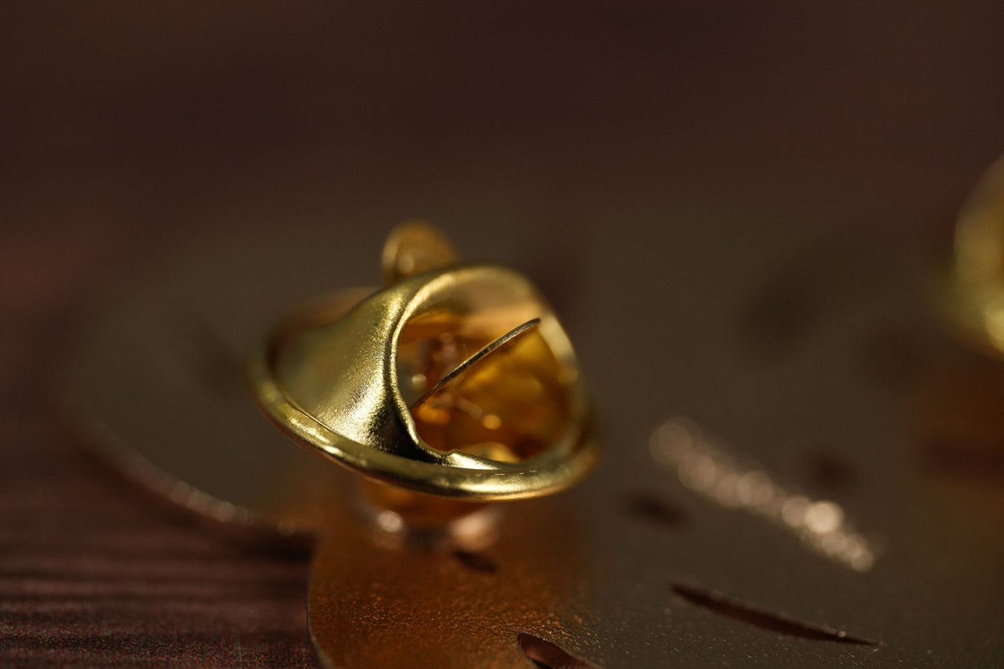 Monstera Leaf Hard Enamel Pin - Minimalist Studio